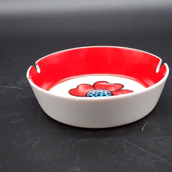Retro Milk Glass Ashtray Red & White Poppy Floral 4.5" Diameter 1" High - Picture 7 of 9